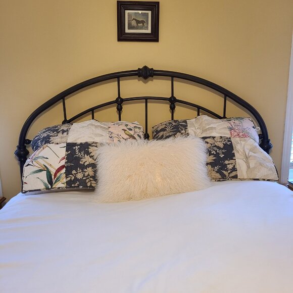 Pottery Barn pillow shams × 2 - Picture 2 of 11